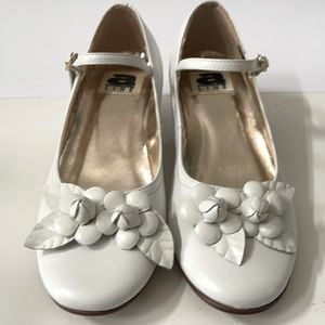 A Line Kids youth white size 1 shoes